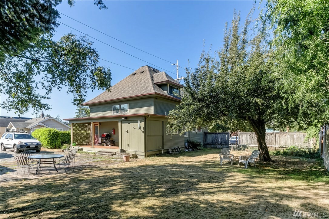 Property Photo:  2600 Cherry St  WA 98225 