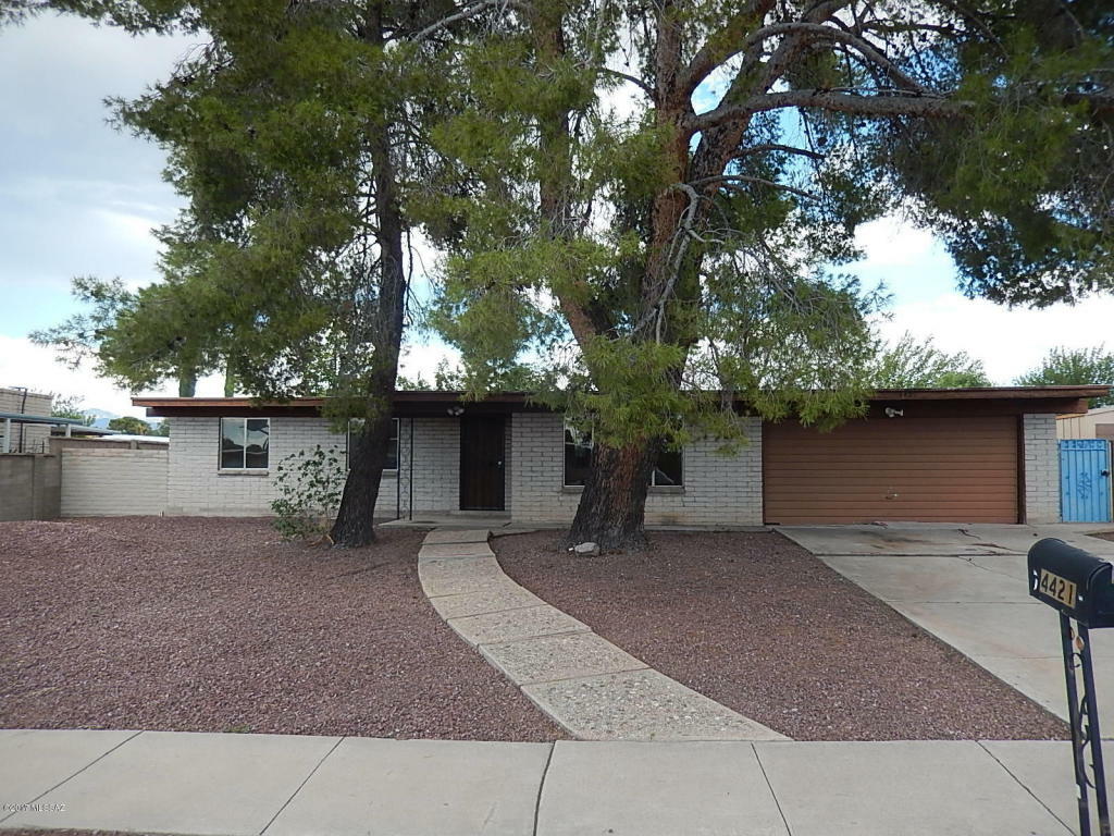 Property Photo:  4421 S Dogwood Place  AZ 85730 