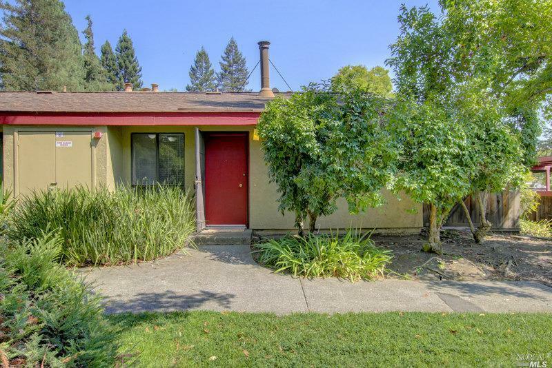 Property Photo:  49 Redwood Court  CA 95409 