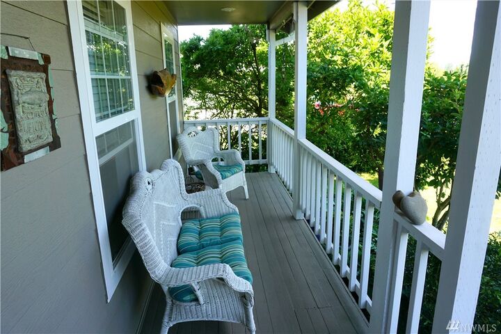 Property Photo:  3024 Elmont Ave  WA 98022 