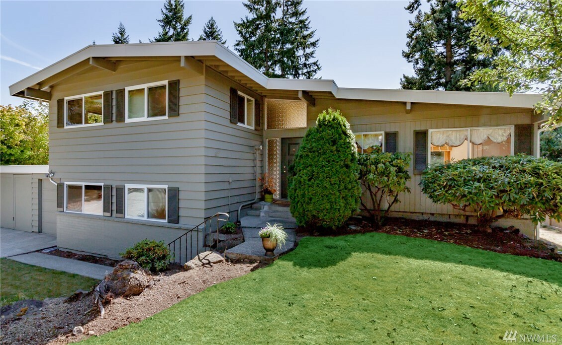 Property Photo:  12445 SE 25th Place  WA 98005 