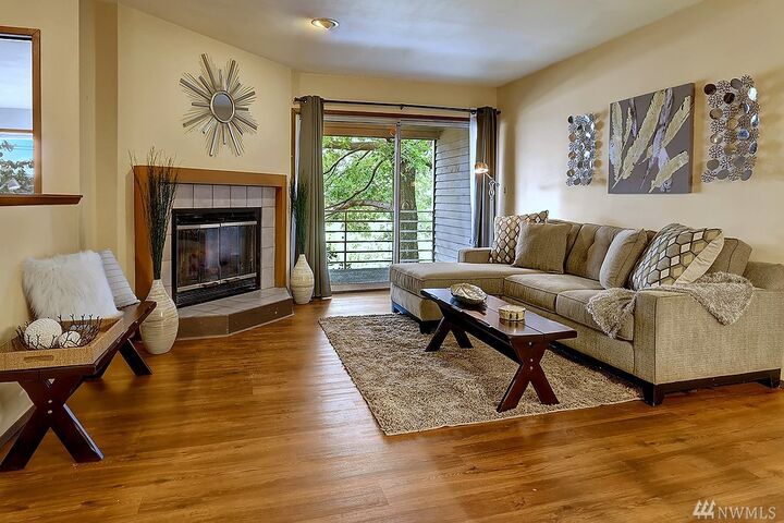 Property Photo:  2572 14th Ave W 102  WA 98119 