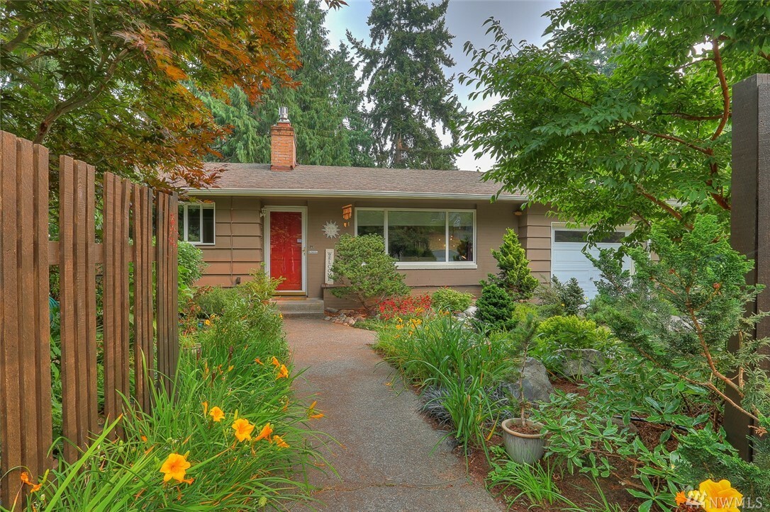 Property Photo:  14002 Palatine Ave N  WA 98133 