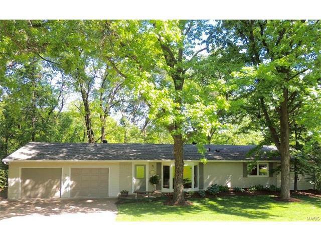 Property Photo: 10 Country Squire Lane 63146