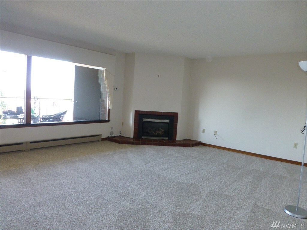 Property Photo:  715 N Garden St 102  WA 98225 