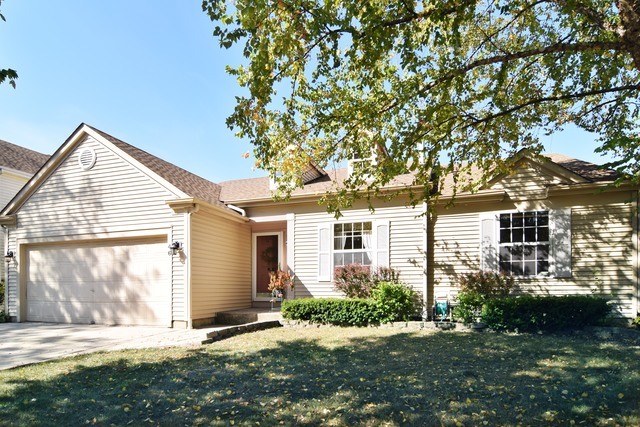 Property Photo:  46 McKinley Lane  IL 60107 