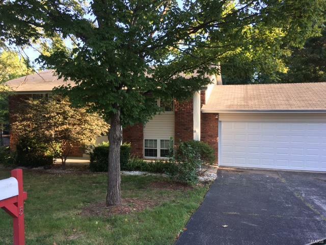 Property Photo: 5 Golden Oak 63088