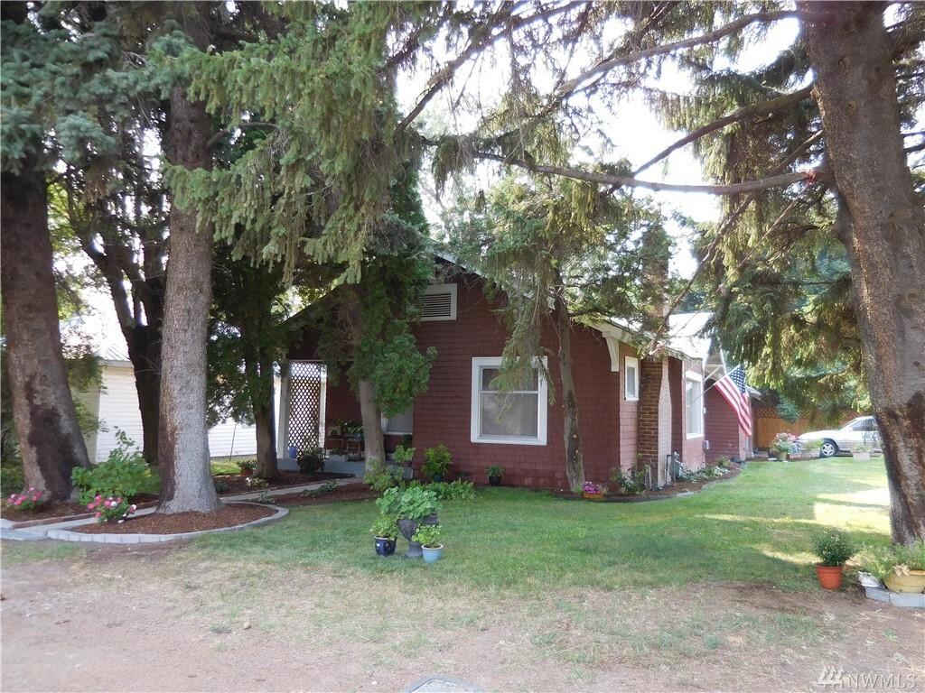 Property Photo:  211 King St  WA 98934 