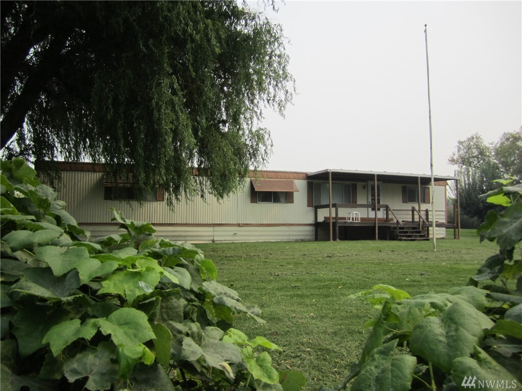 Property Photo: 7107 Road P SE WA 98857