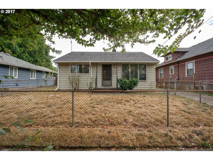 8538 N Richmond Ave  Portland OR 97203 photo