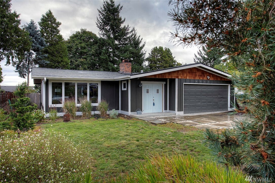 Property Photo:  4217 N Whitman St  WA 98407 