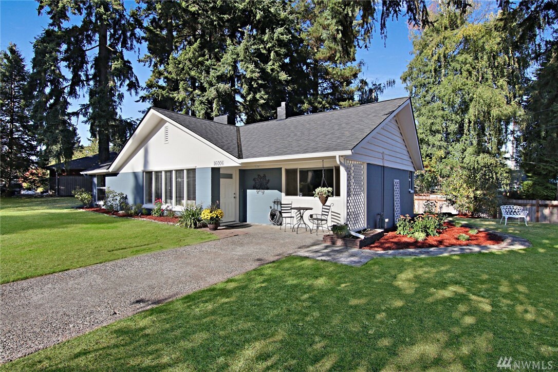 Property Photo:  16006 Interlake Ave N  WA 98133 