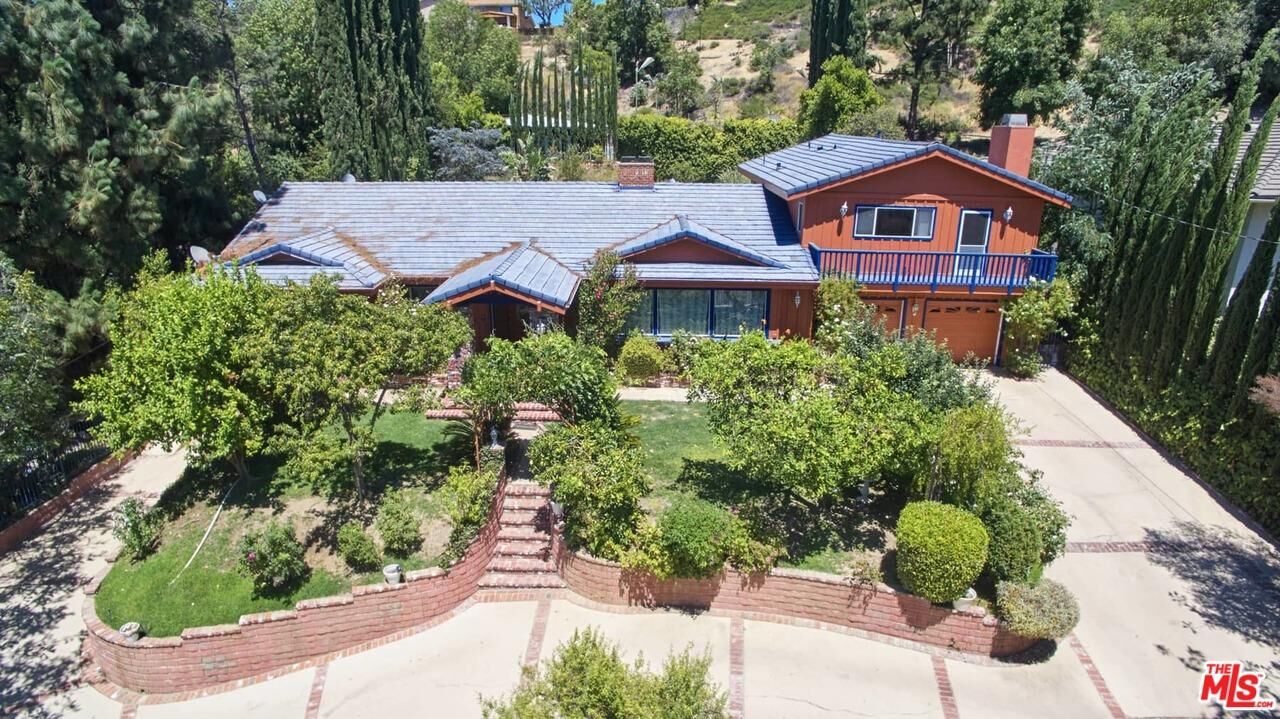 Property Photo:  4780 Poe Ave  CA 91364