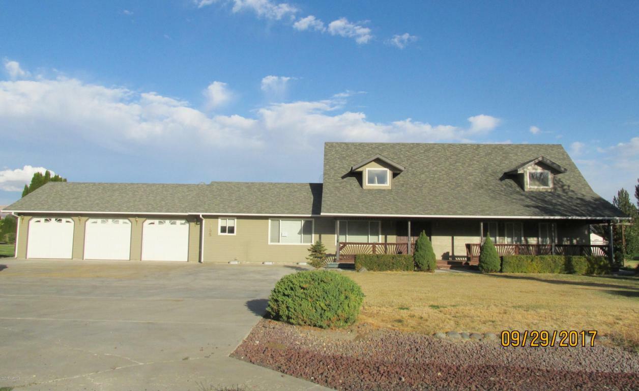 Property Photo: 1905 S 44th Ave WA 98903