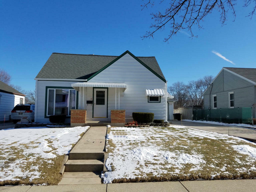 Property Photo:  2120 S 97th St  WI 53227-1435 