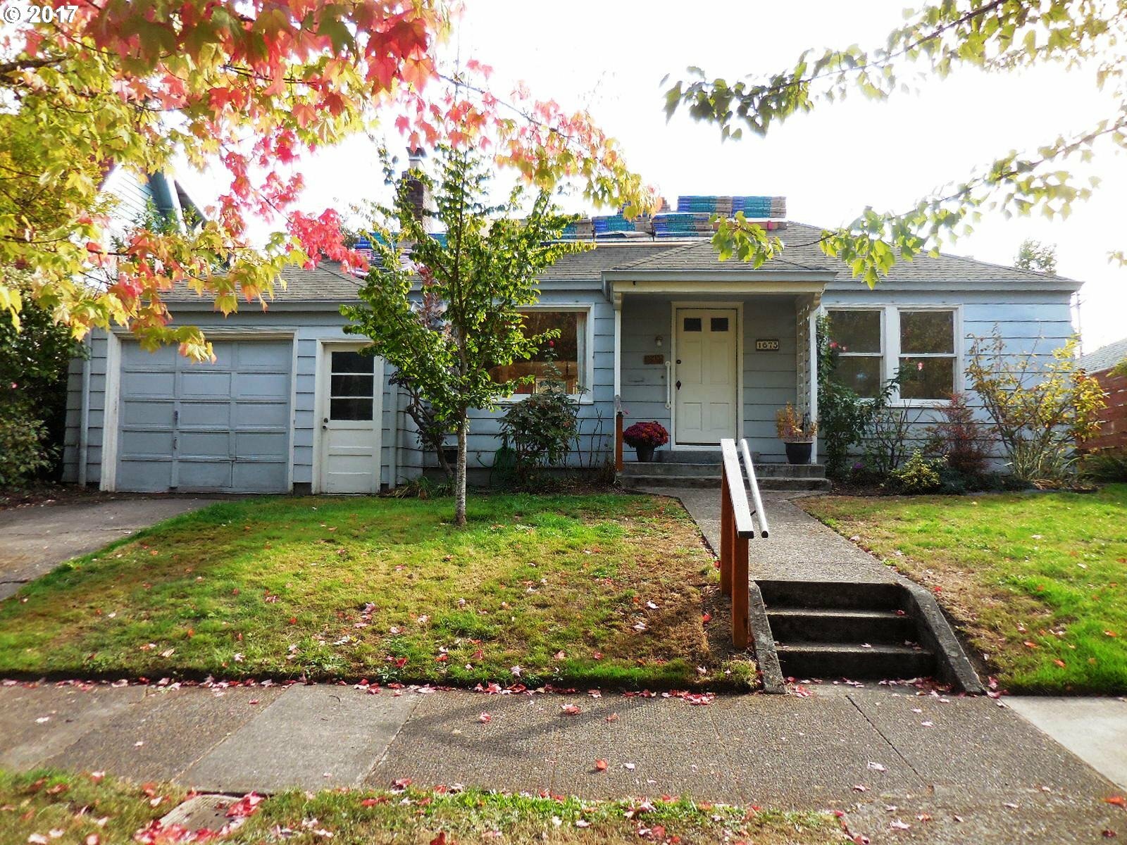 Property Photo:  1675 Washington St  OR 97401 