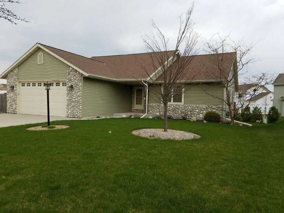 Property Photo:  661 Valley View Dr  WI 53010 