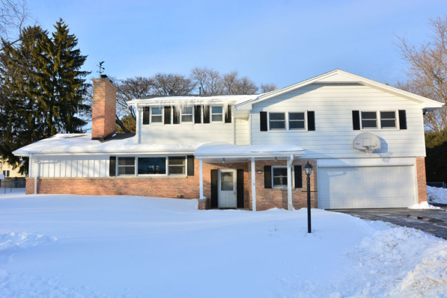 Property Photo:  2324 W Dunwood Rd  WI 53209 