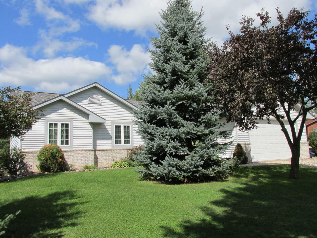 Property Photo:  7569 Northpoint Ct  WI 53040-9496 