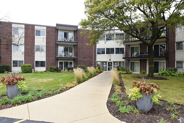 Property Photo: 2800 Maple Avenue 22A IL 60515