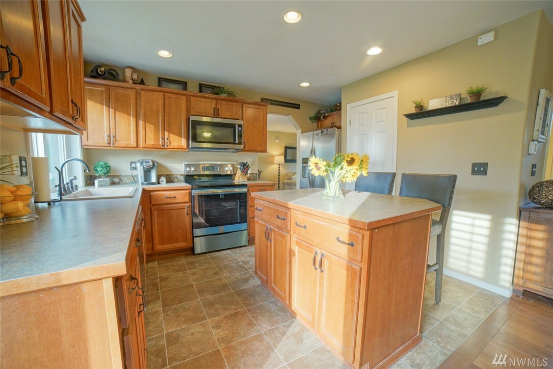 Property Photo: 11420 Waller Rd E WA 98446
