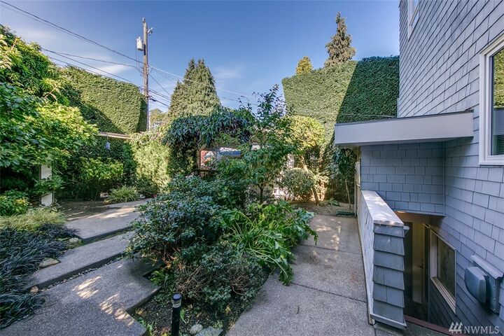 Property Photo: 1827 5th Ave W WA 98119