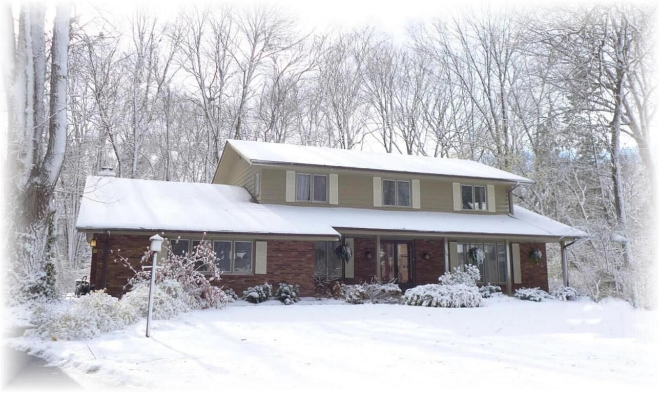 Property Photo: 18 Sandalwood Ct WI 53402-2847
