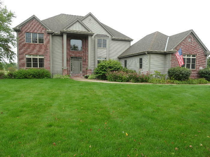 Property Photo: W287n6259 Nestling Ct WI 53029-9441