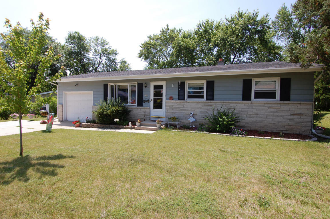 Property Photo: 708 Pleasant Dr WI 53095-4158