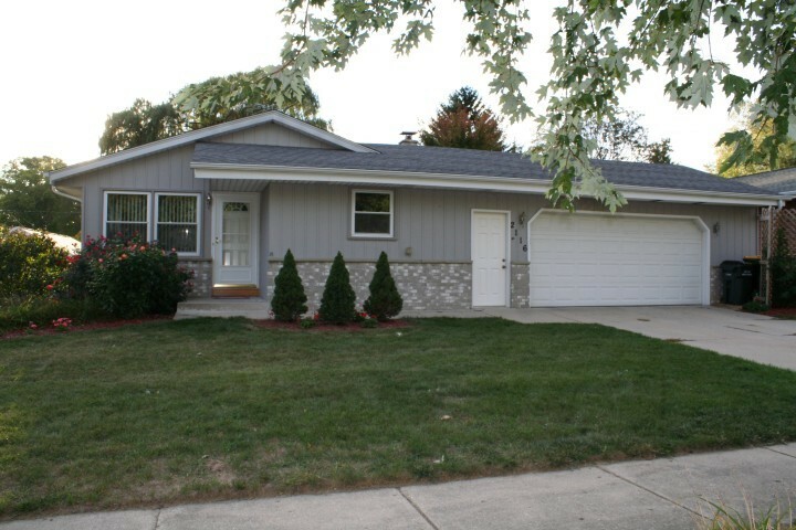 Property Photo: 2116 Parkfield Dr WI 53090-1634
