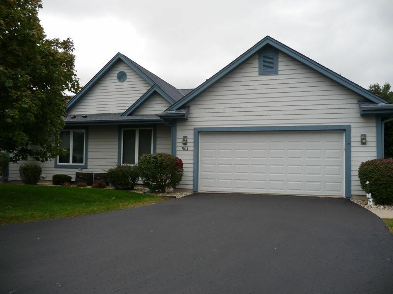 Property Photo: 904 Bay View Cir 66 WI 53149-1732