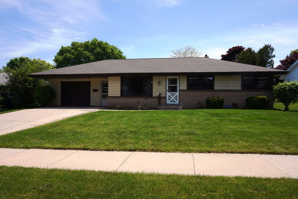 217 Antoine Dr  Port Washington WI 53074-1304 photo