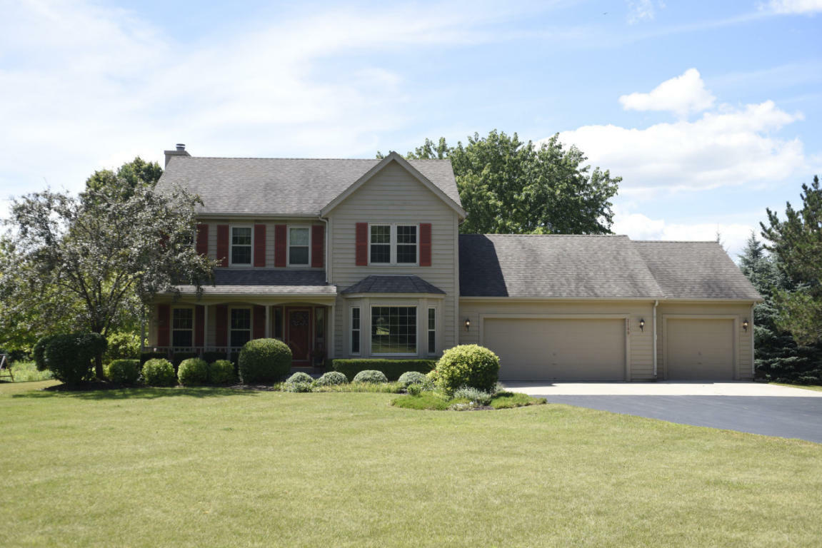 Property Photo:  2109 Edgewater Dr  WI 53024 