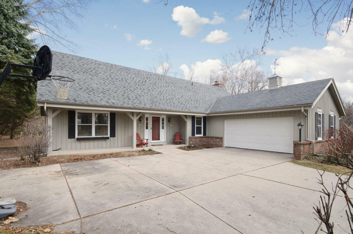 Property Photo:  3204 W Chateau Ct  WI 53092 