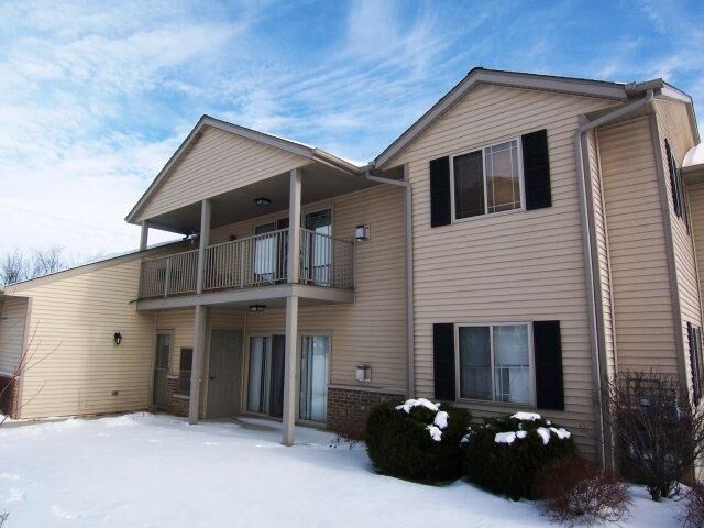 Property Photo: 967 Spring Ct WI 53095-9504