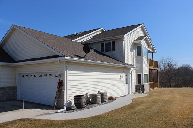 Property Photo:  924 Prairie Gardens 6  WI 53040-9381 
