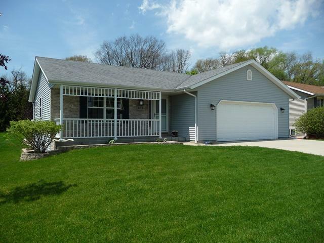 Property Photo: 1506 Walsh Acres Dr WI 53095-5189