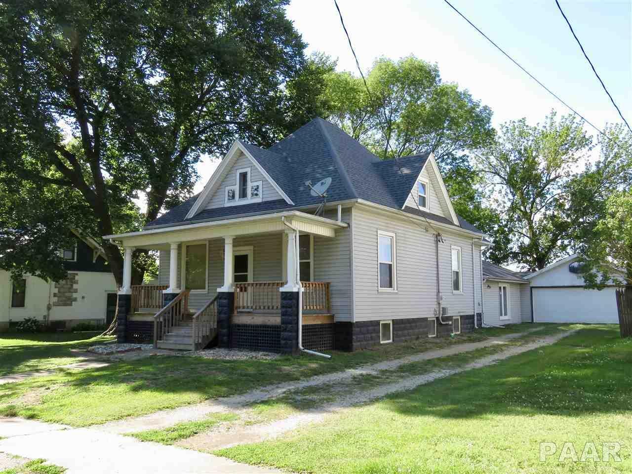 Property Photo:  422 E Walnut  IL 61570 