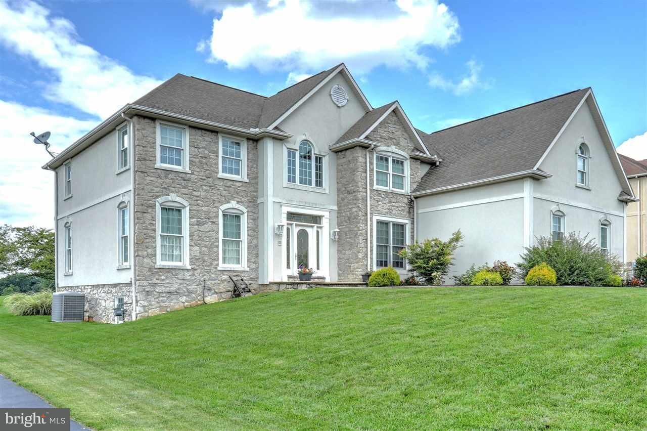 Property Photo: 918 Heritage Hills Drive PA 17402