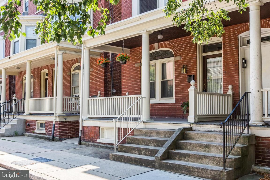 Property Photo:  116 E James Street  PA 17602 