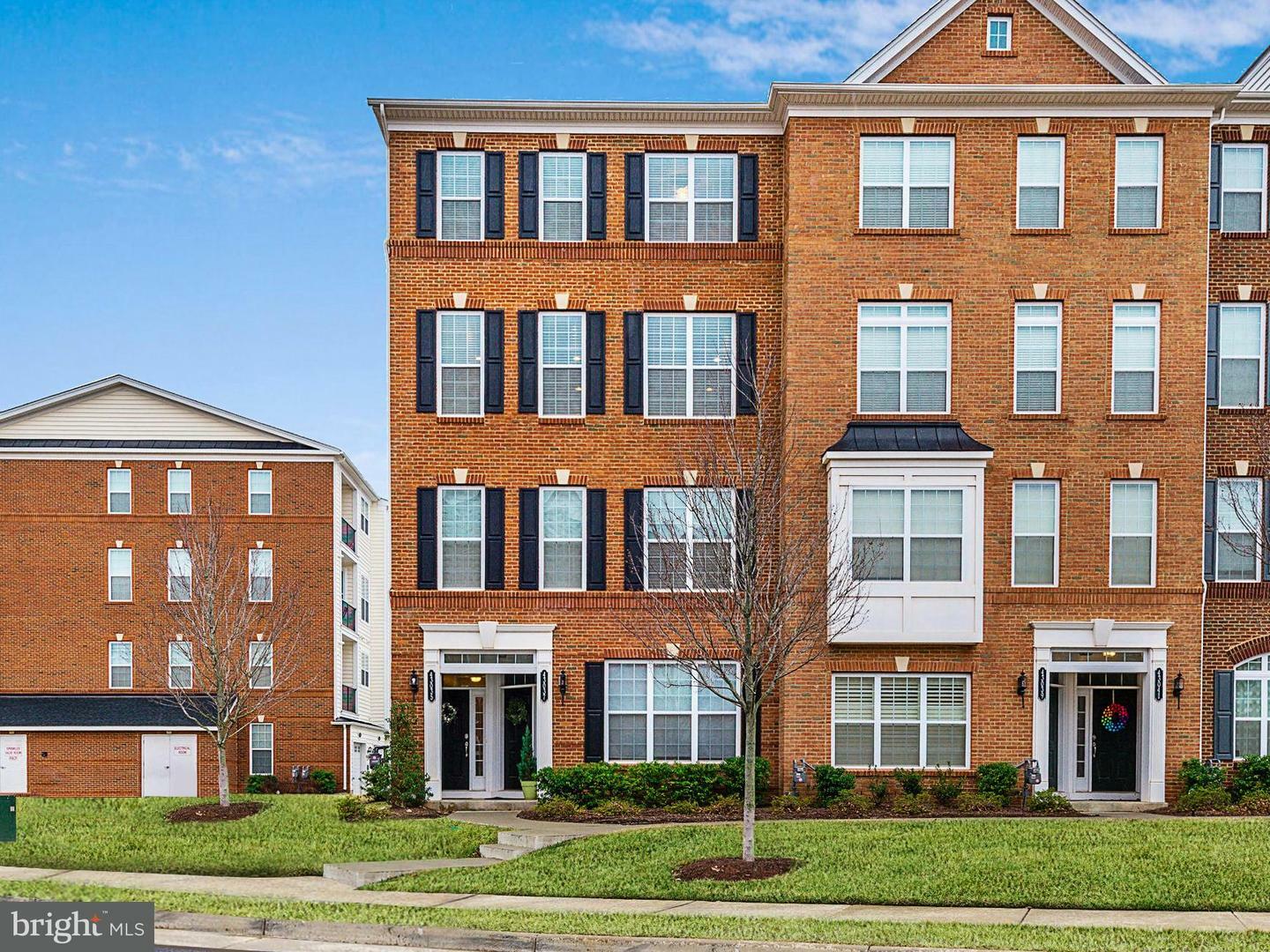 Property Photo: 43035 Clarks Mill Terrace VA 20148