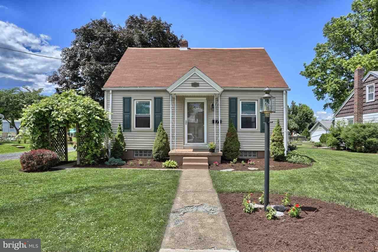 Property Photo: 419 W Oak Street PA 17078
