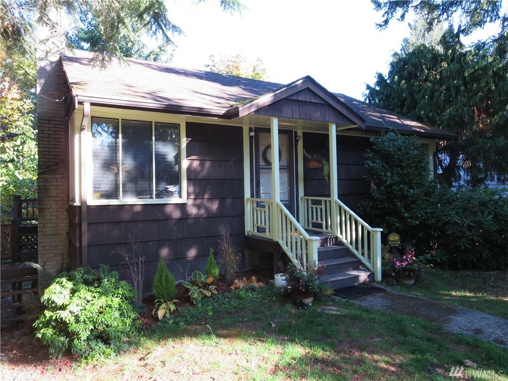 Property Photo: 3002 NE 97th St WA 98115