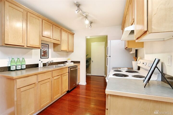 Property Photo:  810 Taylor Ave N 220  WA 98109 