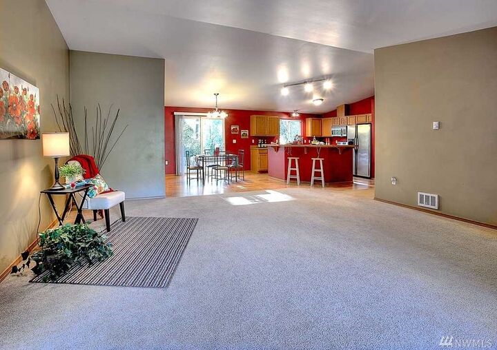 Property Photo: 13608 132nd St Ct Kp N WA 98329