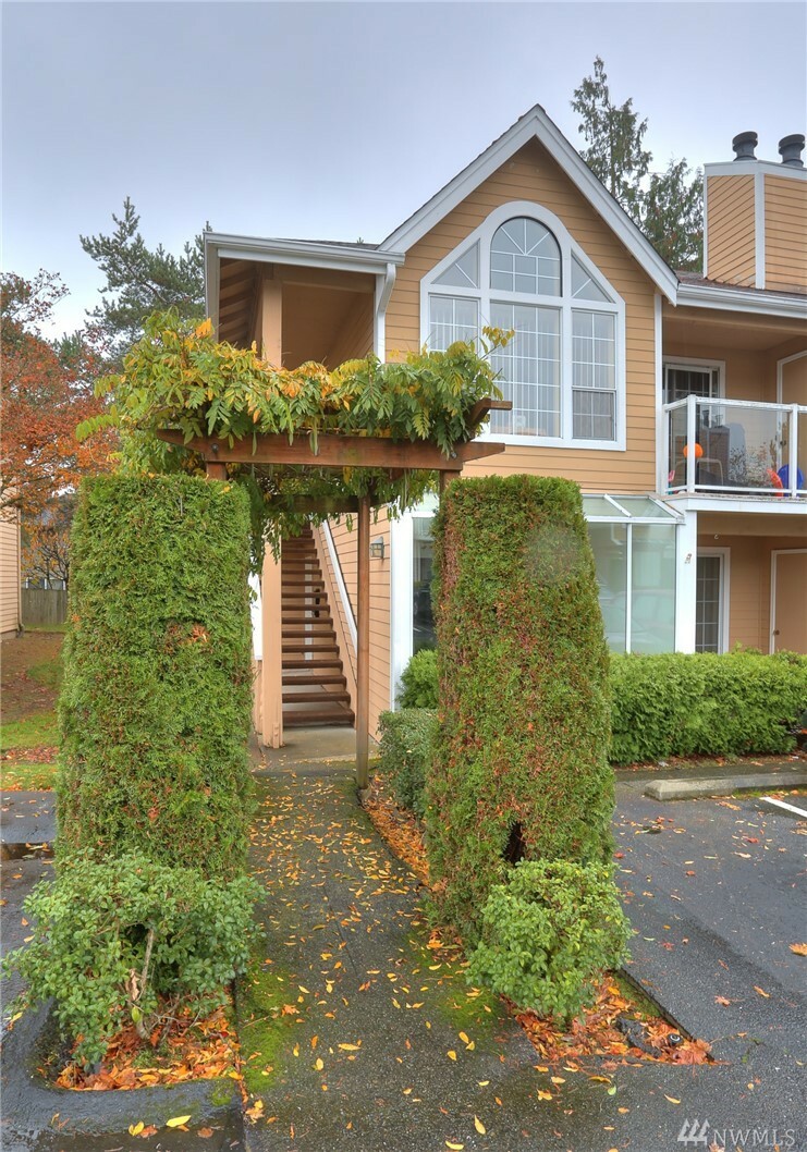 Property Photo:  16419 Spruce Wy B5  WA 98037 