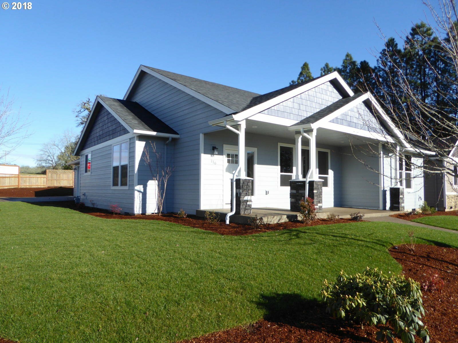 Property Photo: 116 SW Collins Dr OR 97338