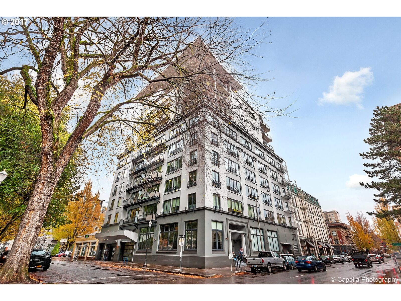 Property Photo:  300 NW 8th Ave 202  OR 97209 