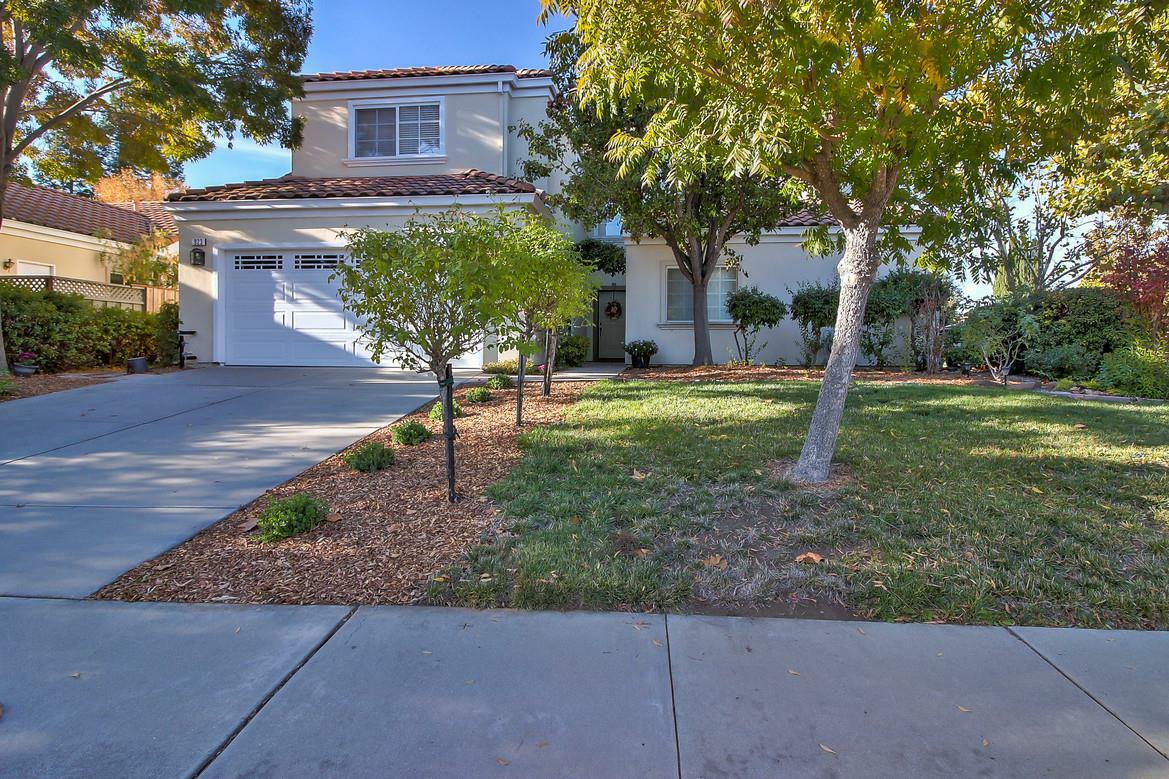 Property Photo:  923 Prancer Court  CA 95037 