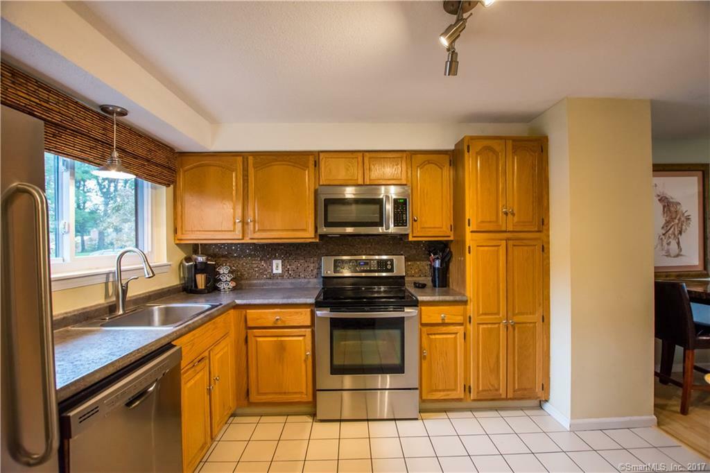 Property Photo: 1 Canterbury Court 7 CT 06457